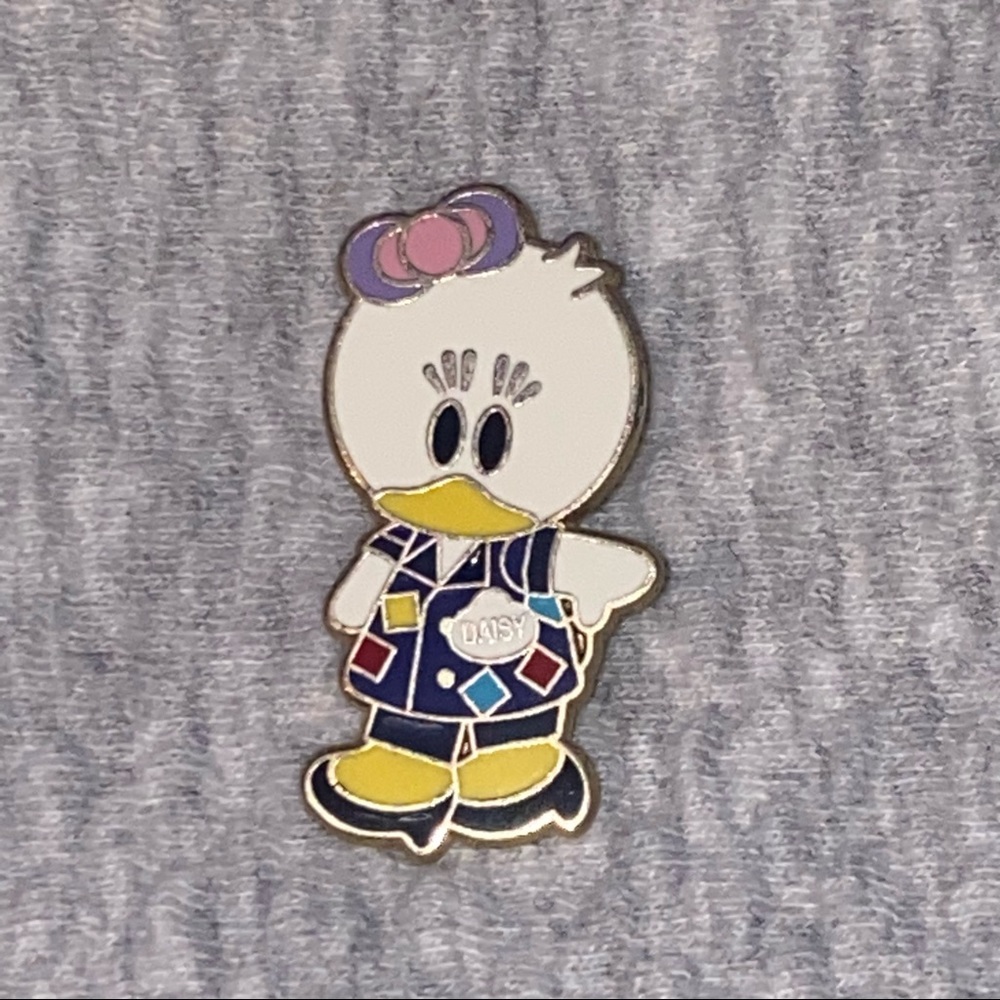 Disney Pin 2008 Cast Exclusive Daisy Duck Name Tag Vest